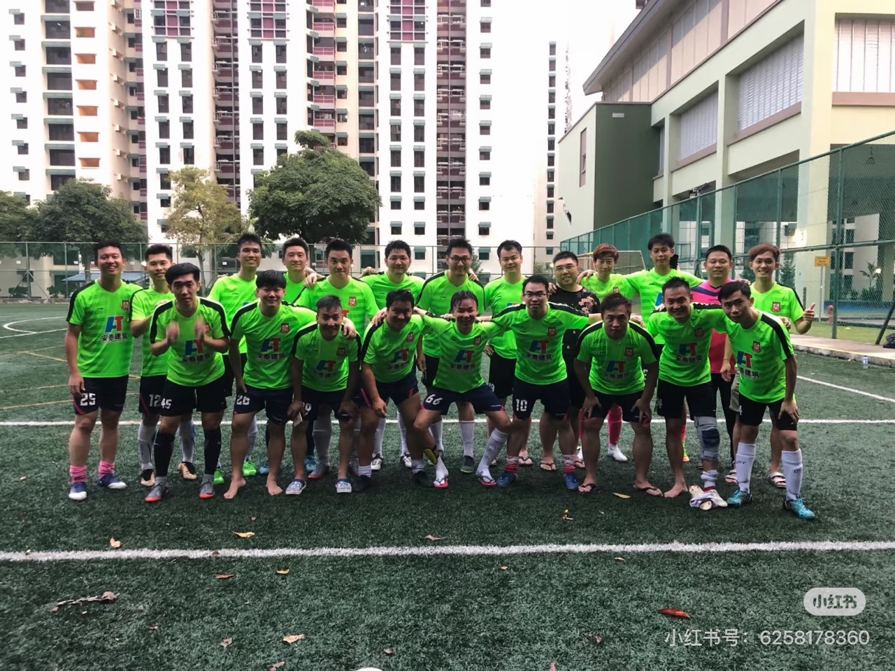 STAR FC 绿色球衣时期的球队合影