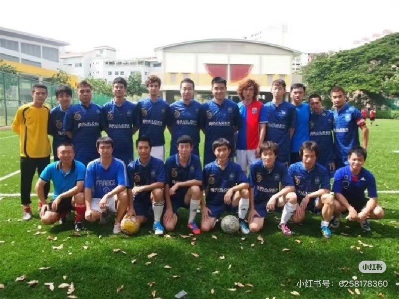 STAR FC 深蓝球衣时期的球队合影